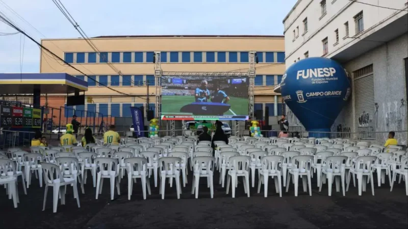 Com Brasil em campo, repartições públicas e escolas terão expediente reduzido na segunda-feira