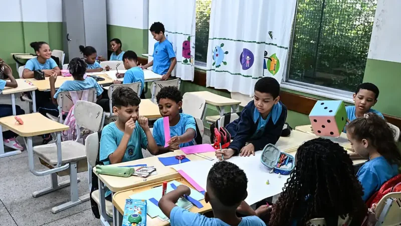 Governo fixa em R$ 5,1 mil novo piso nacional para profissional de educação básica