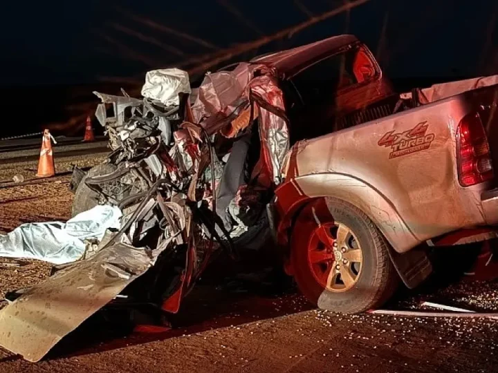 Motorista morre após colisão entre Hilux e bitrem canavieiro na MS-141