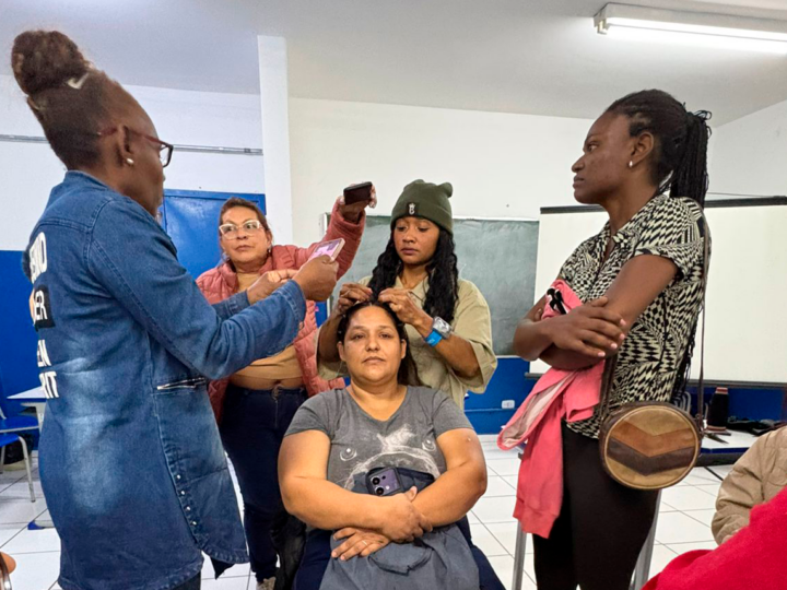 Cras une combate ao racismo e geração de rendimento