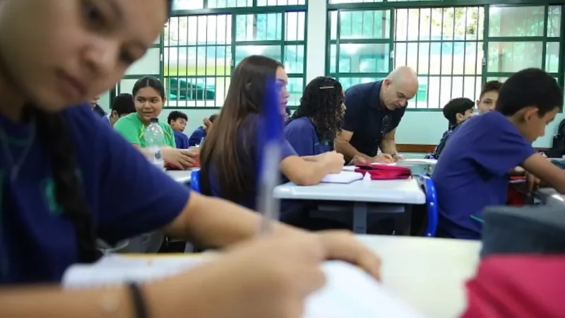 SED barra comércio ambulante e reforça controle de estranhos nas escolas