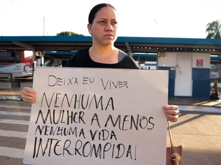 Com 21 feminicídios em MS, mulheres se unem em manifestação contra a violência na Capital