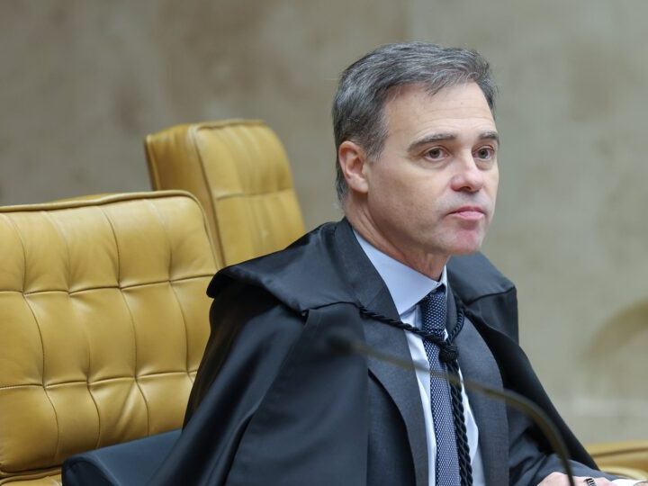 Mendonça apresenta defesa a Fachin em meio à guerra com Moraes