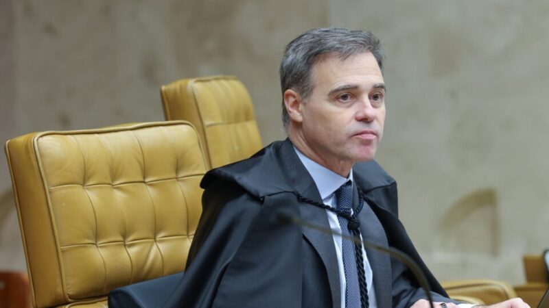 Mendonça apresenta defesa a Fachin em meio à guerra com Moraes