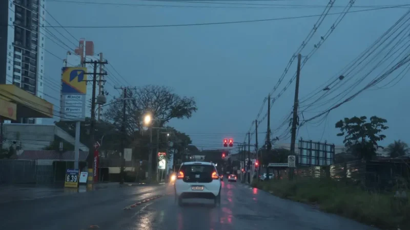 Cidades do interior amanhecem sob chuva neste sábado durante alerta de tempestade