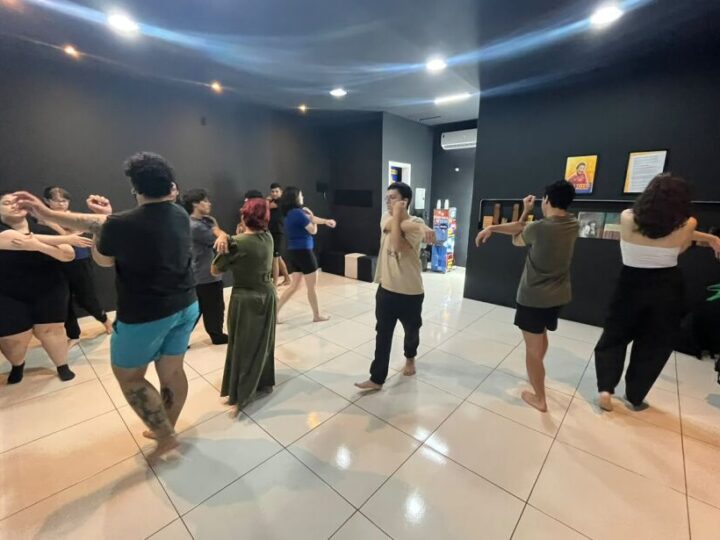 Aulas de teatro vão muito além da arte e contribuem para uma boa saúde
