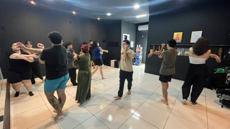 Aulas de teatro vão muito além da arte e contribuem para uma boa saúde