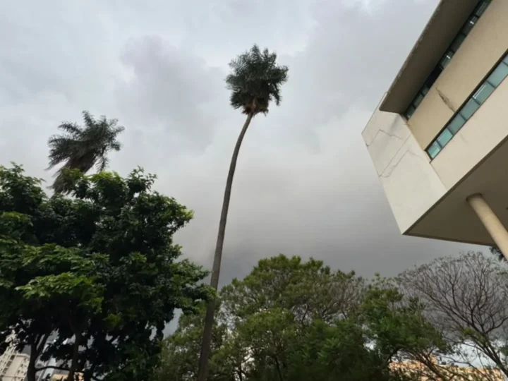 Defesa Civil emite alerta para chuva e ventos intensos até sexta-feira em Campo Grande