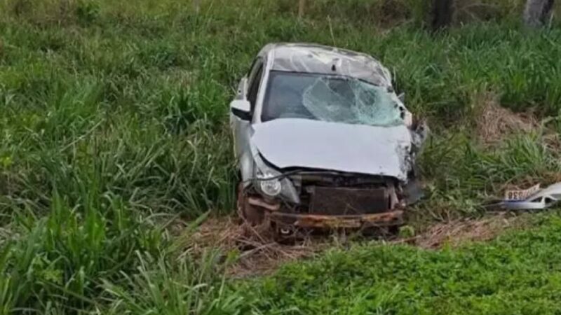 Homem morre após carro colidir de frente com carreta na BR-163