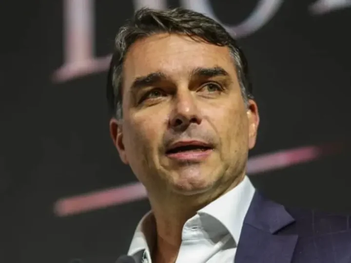 TSE suspende propaganda de Lula que associa Flávio Bolsonaro ao caso Master
