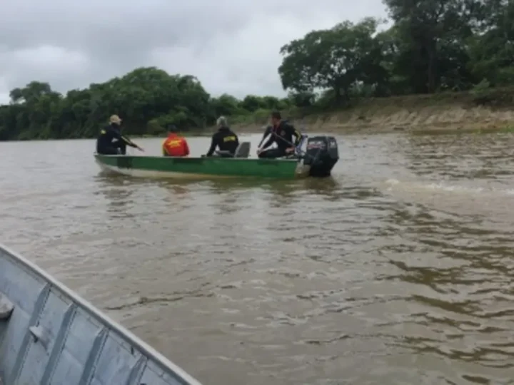 Bombeiros encerram segundo dia de buscas por turista desaparecido no Rio Paraguai